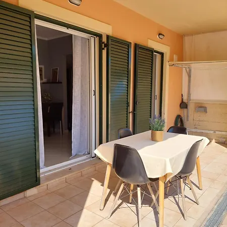 Zachari House Cfu Βιρός